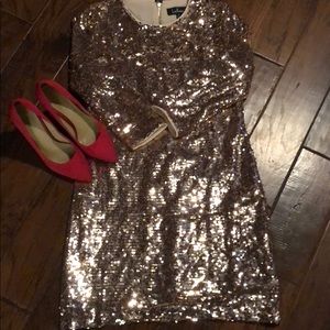 Lulus gold sequin dress! Super cute and fun!